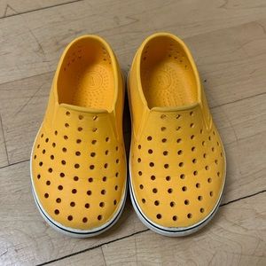 Native Shoes Size 8 Yellow